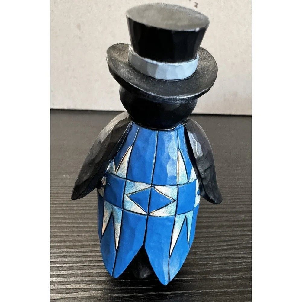 Jim Shore Penguin Tuxedo Top Hat Red Bow Tie & Blue Quilt Vest 3